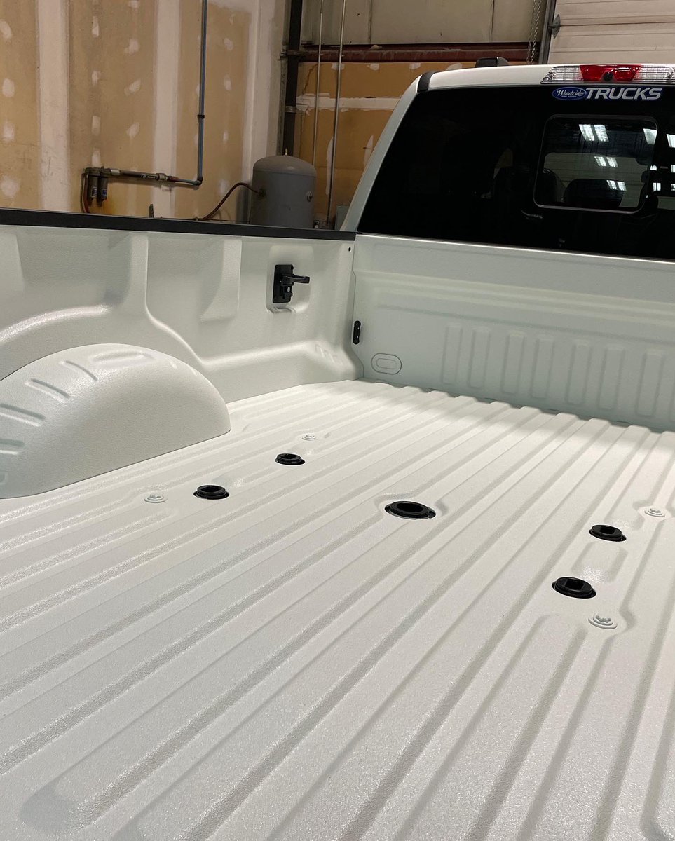 calgary_x's tweet photo. Yes! We do WHITE! 
(⛄️It matches the snow⛄️)
Call TODAY about yours
📞North 403-291-3030
📞South 403-243-3779
❄️❄️❄️❄️❄️ #linex #linexit #calgarytrucks #protection #tough https://t.co/PYBUxAMSJD