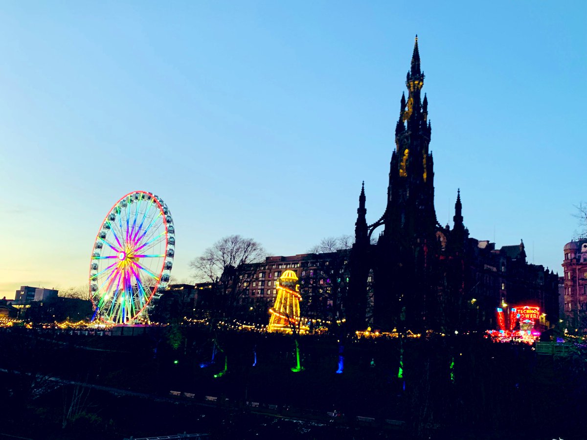 fraochisle's tweet photo. Beautiful #edinburghchristmas #christmas2022 https://t.co/3lICYCVdPz