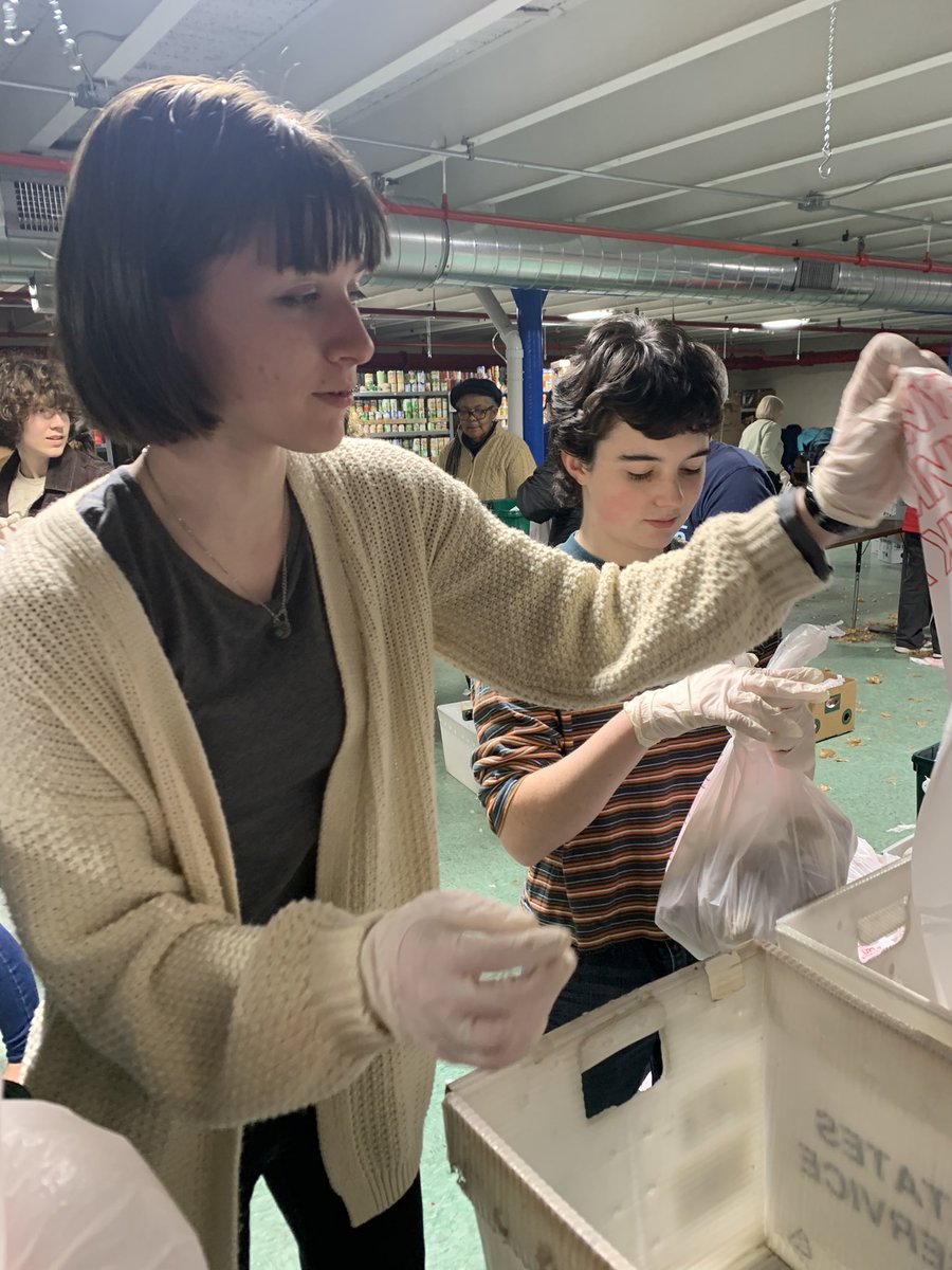 MrsLane215's tweet photo. Members of LHS Club for Change volunteering at the Northern RI Food Pantry this week.  Thanks for showing up and sorting all
those veggies! #RISEUP @LHSRI https://t.co/6Hiaj7fNRg