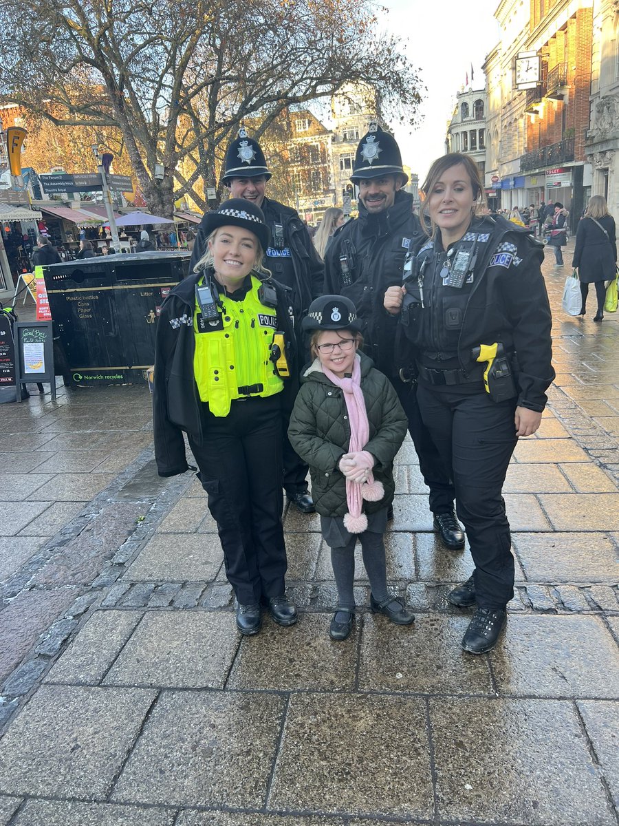 GeorgiRaee's tweet photo. Massive thank you to these four.. made my daughters day! ❤️ @NorfolkPolice @NorwichPoliceUK https://t.co/kmaPk9GFkC