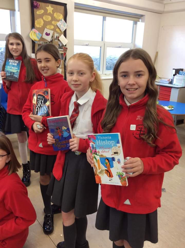 CrowtonPrimary's tweet photo. How exciting to have such a special visitor this morning! Thank you to Father Christmas for our lovely presents 🎁 https://t.co/35fh4iQMpv