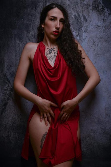 Femme Fatale (Foto + Video)  https://t.co/FomoEkEhgs https://t.co/Scj06KaO6g