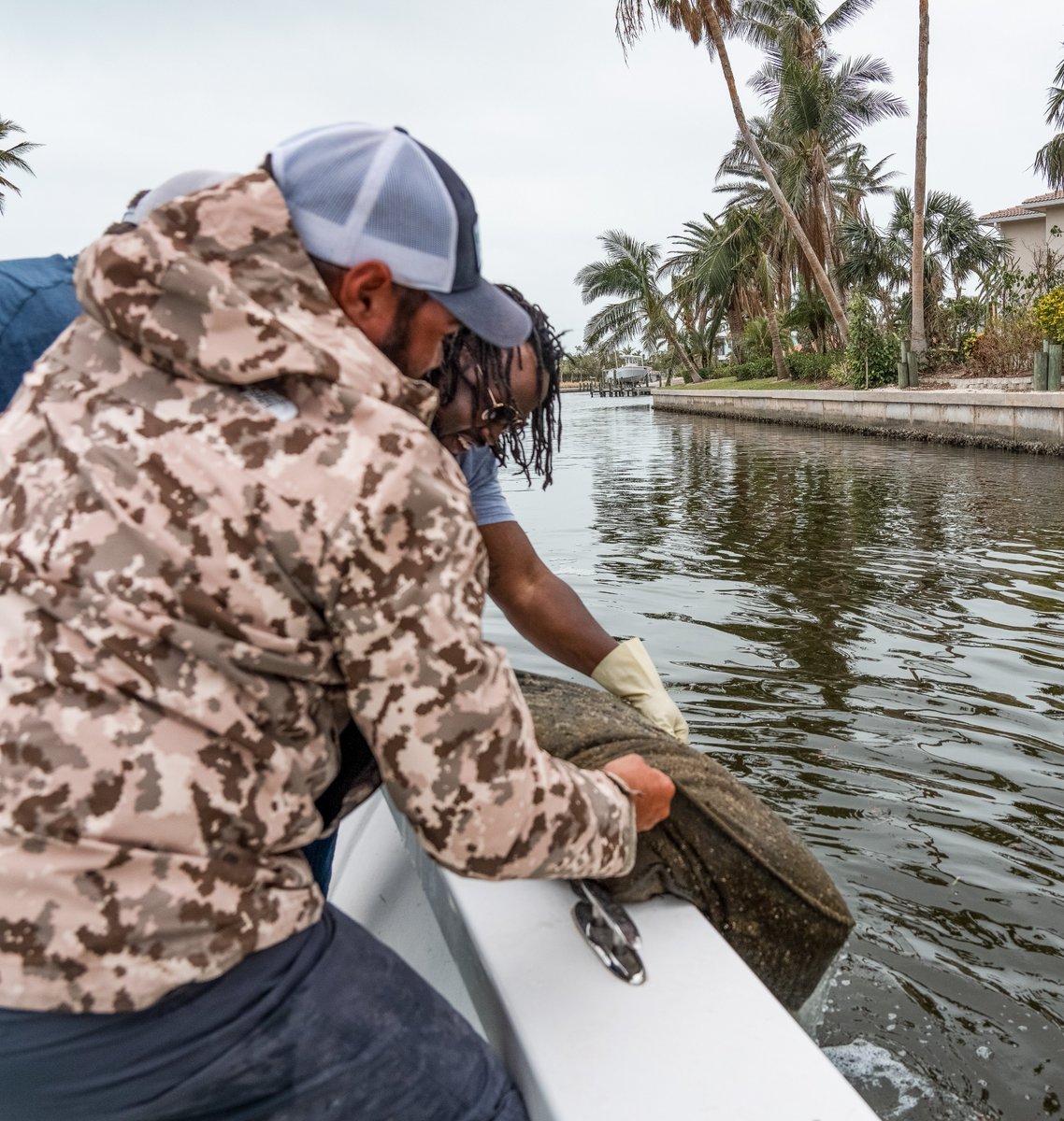 Twins's tweet photo. As part of our Holiday Week of Giving, members of our front office partnered with @Capt4CleanWater and spent the day in Ft. Myers cleaning up debris left from Hurricane Ian. https://t.co/EyYvyVS2CD