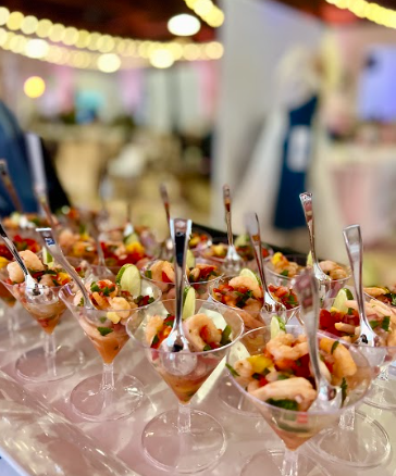seacorpcater's tweet photo. Planning a work event to celebrate the year's hard work? 

Enjoy appetizers your team will rave about like our Shrimp Ceviche served in martini glasses. 

Call and book your New Year event now! #aristacatering #ceviche #appetizers #seattlecatering https://t.co/SDtevrfCqY