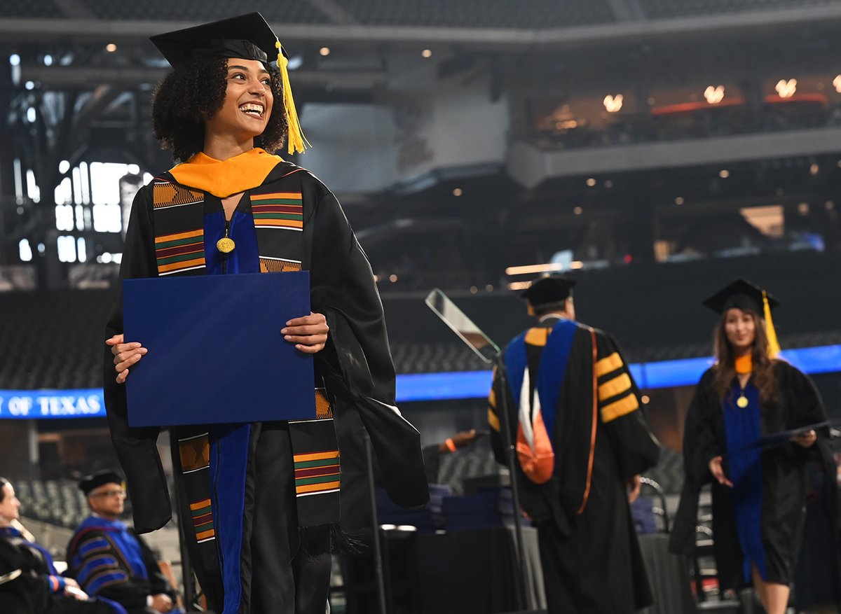 UTAScience's tweet photo. Congratulations to all our @UTAScience graduates who walked the stage today @GlobeLifeField! We're super proud of you and everything you've accomplished. Even greater things lie ahead for you; keep us posted! 

#MaverickScience #ForeverMaverick https://t.co/tPEL9QCzG8