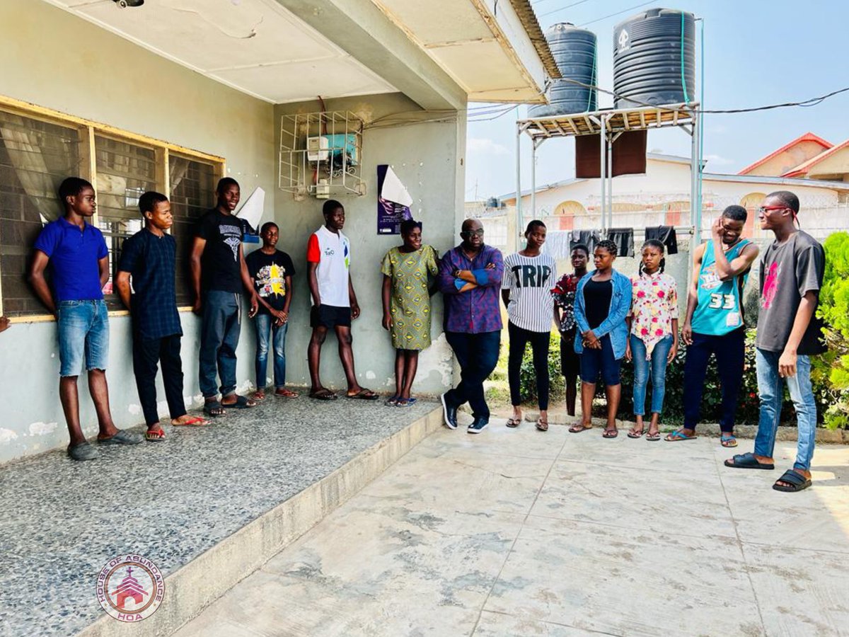 hoachurchtx's tweet photo. Visit to our first orphanage, His Heritage Home HHH 1.(Ibadan)
Exciting Moments After checking some of the school results of the children. They All Perform Excellently.
#blessedchildren
#houseofabundance
#HisHeritageHome
#orphanage #love #compassion https://t.co/OKwvFeM2Di