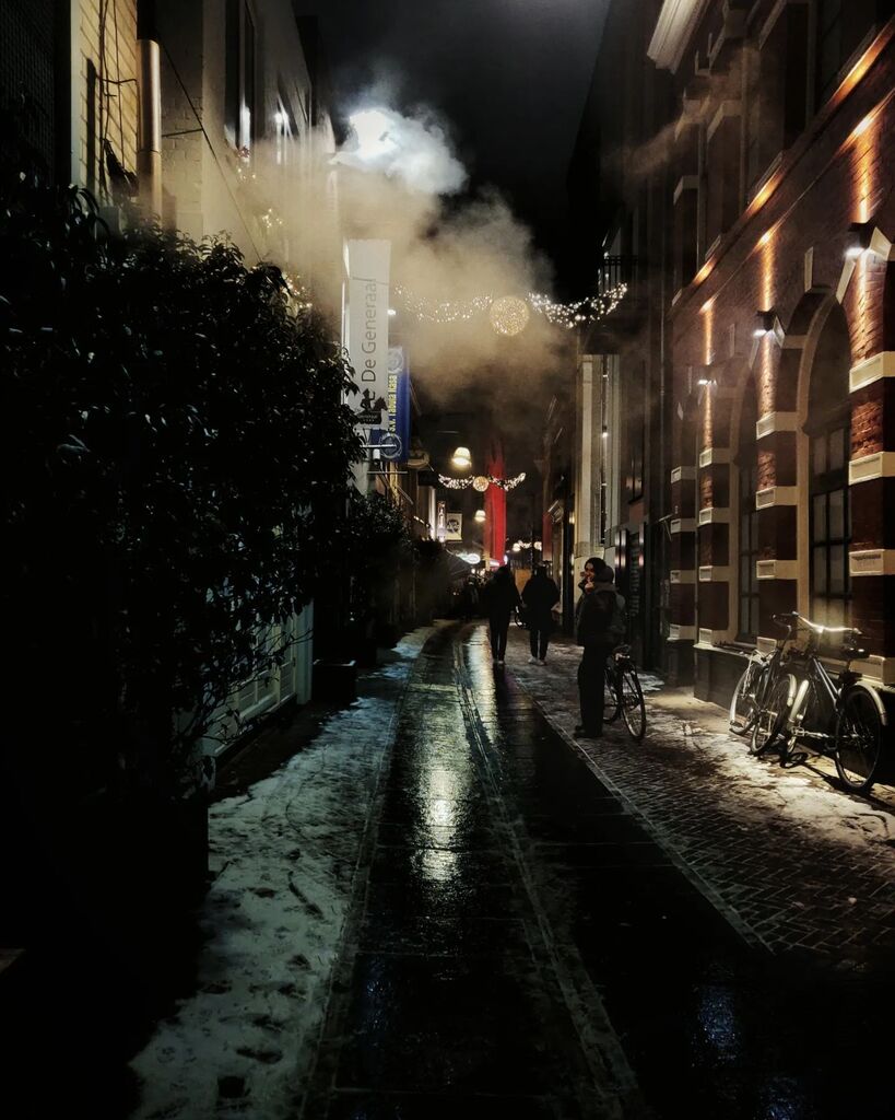 JamGian10's tweet photo. ❄️🚲☁️

#snow #cold #freeze #freezing #enschede #winter #night https://t.co/ODMiMZcGVg https://t.co/umBhTVodBs