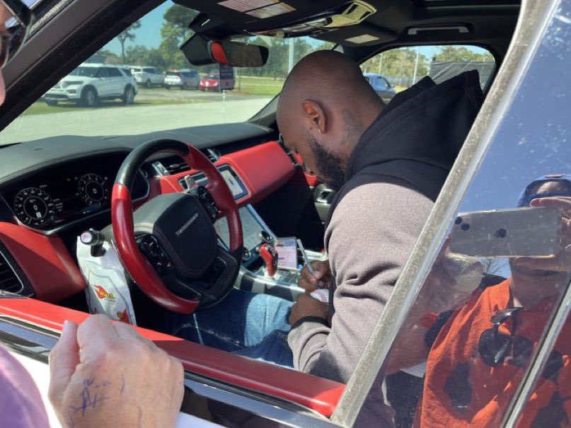 CaseyJ_516's tweet image. 🚨Mets Contest Alert🚨
Didn’t hit last time so let us try again!

A Starling Martè⭐️💫 signed baseball I got at Spring Training in PSL this year

Rules: Retweet this and follow me

Must hit 19K followers by Sunday 12/18 at 11:59pm EST 

Good luck and #LGM