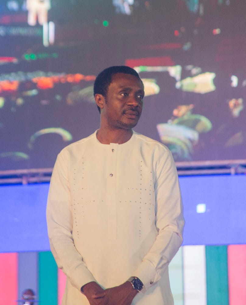 asterizzle's tweet photo. A prophet honoured at home!

Maiden Emmanuel Award For Excellence In Gospel Music won by @nathanielblow Nathaniel Bassey.  The award is instituted by Governor Udom Emmanuel and his Family 

#AKCAROLSFEST2022 https://t.co/xmLrqoQrhC