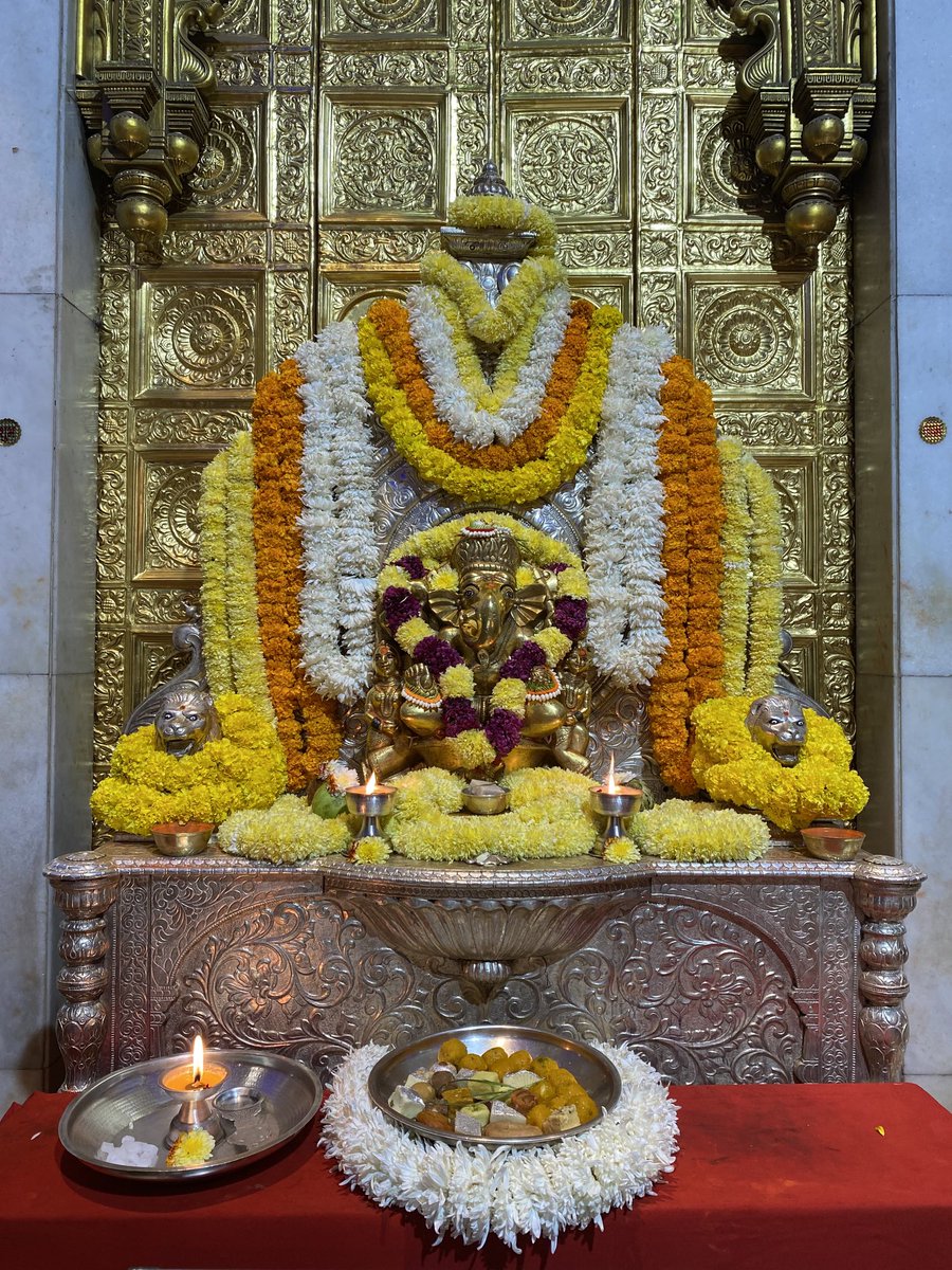 🙏 गणपती  बाप्पा मोरया 🌺मंगलमूर्ती मोरया 🙏१७/१२/२०२२
🙏Ganapati Bappa Moraya 🌺 Mangalmurti Moraya  🙏17/12/2022