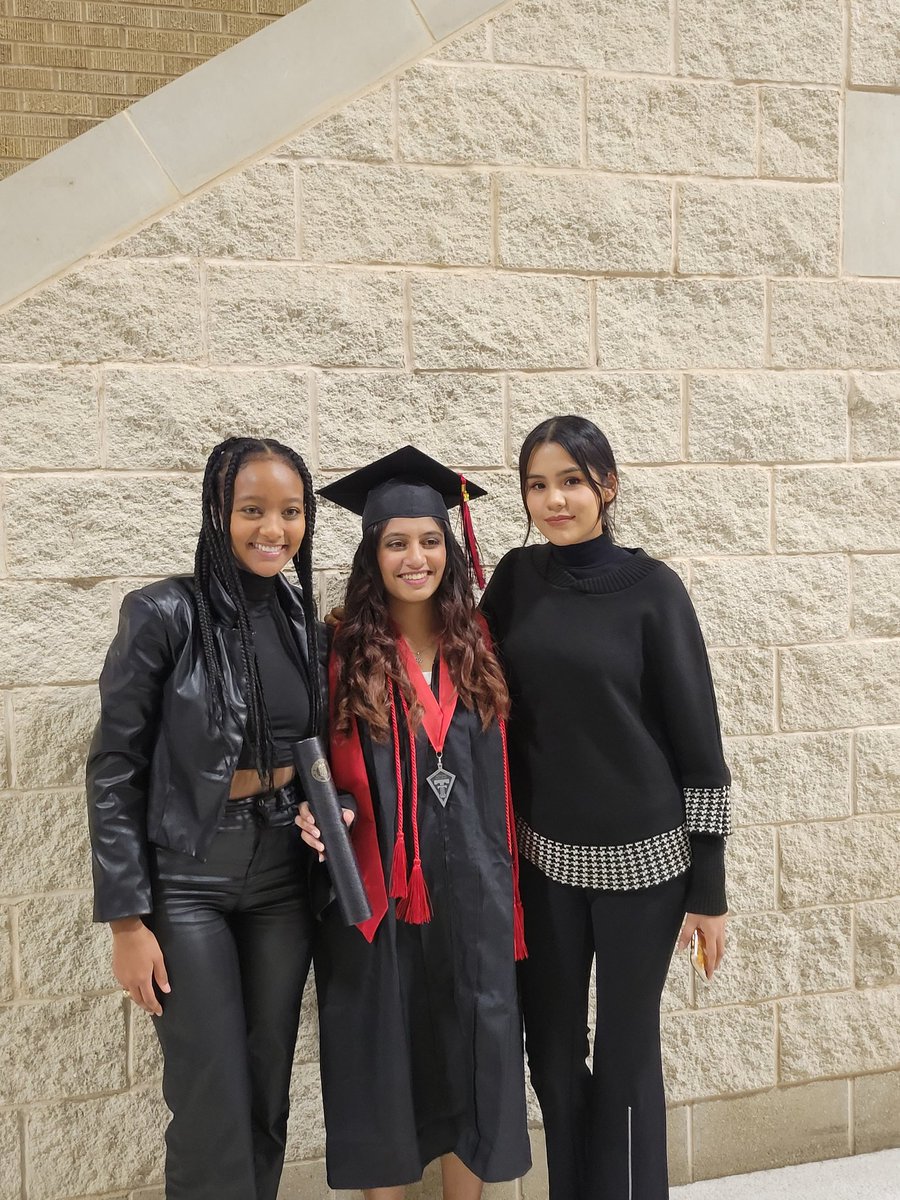 KristufekLab's tweet photo. Chandeni's graduation was today! We can't wait to see what you do next!!! https://t.co/qUDry3O29z