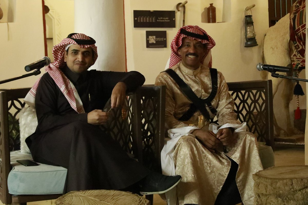 Lama__1982's tweet photo. الصوت الشجّي ، والحِس الطروب ،وكلمات فيها الكثير من عبق الماضي ممزوجٌ بأجواء شتويه لطيفه ، ولمةٌ من الحضور من بين كل الفئات العمريه ، أطربتنا بالفن الأصيل واللحن الخام دوم تعديل والذي يخترق القلب دون استئذان  المنشد الفاضل/محسن عوض والخلوق الفصيح المذيع/فيصل البدراني@Ffaisal2030 https://t.co/i3Kv88EGQu