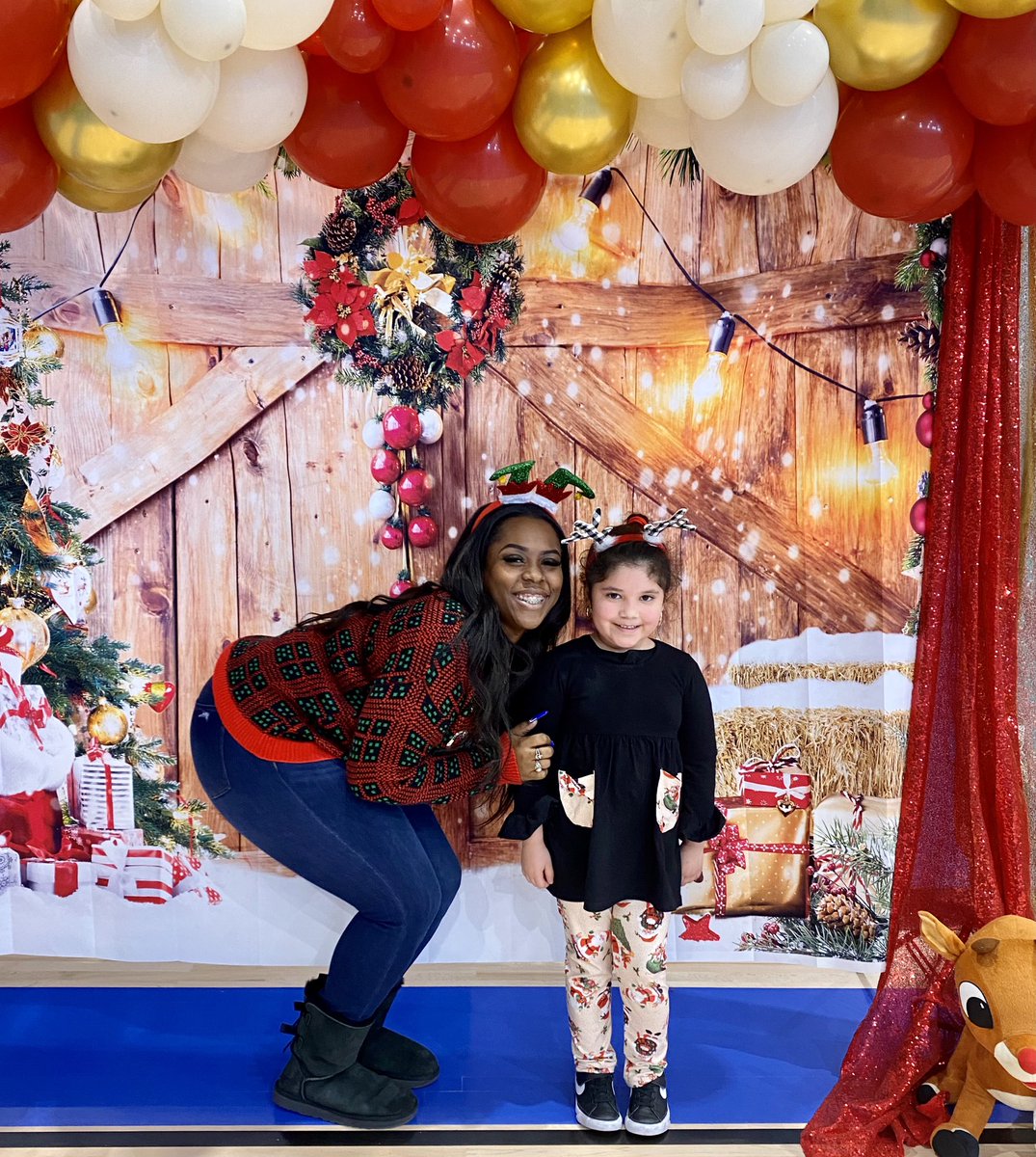 MsAGulley's tweet photo. I haven’t posted here much lately. But it’s finally winter break and my heart is full. I have loved every minute of my first semester as the school counselor! Happy Holidays! ❤️ https://t.co/gGdyx9DEe8