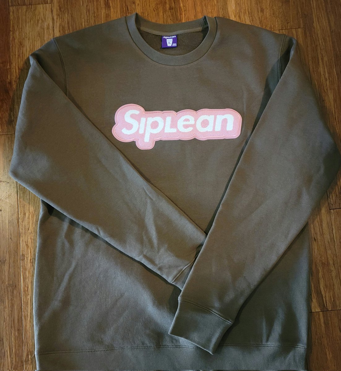 SipleanClothing's tweet photo. New heavyweight chenille crew neck sweaters available in the webshop
https://t.co/rwHQ4mEGMJ 
#Siplean #SipleanClothing https://t.co/QII0EVQf2E