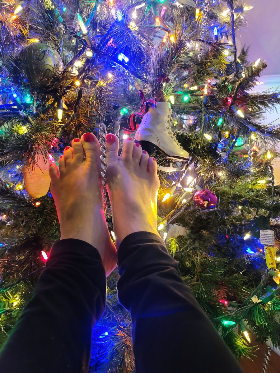 1toe34's tweet image. Happy Holidays ya filty animals!