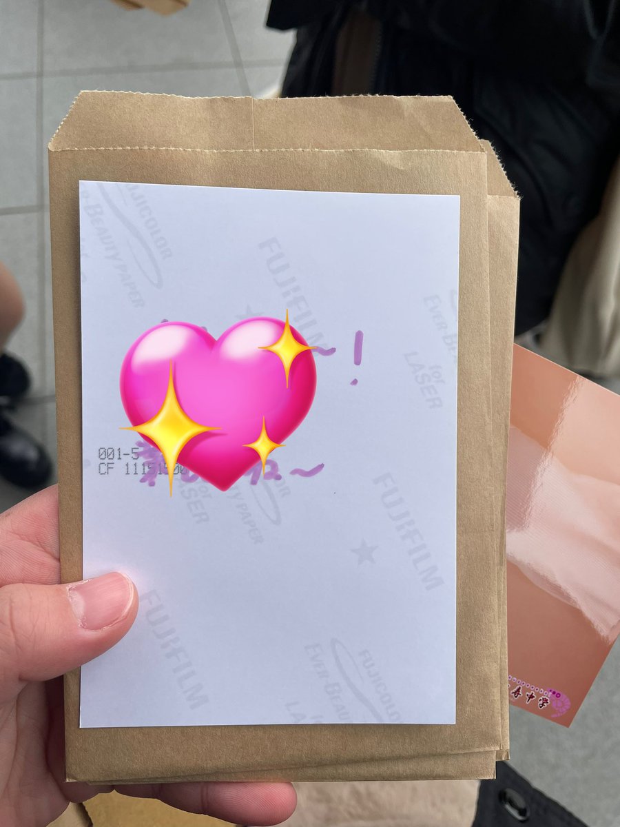 Mirei071102's tweet photo. 交換希望
【譲】中山莉子　サイン（裏コメ付き）
【求】同種 星名美怜　サイン

本日会場で交換していただける方いらっしゃいますか？
 
私立恵比寿中学 エビ中 生写真 https://t.co/MJAO8J0dpZ