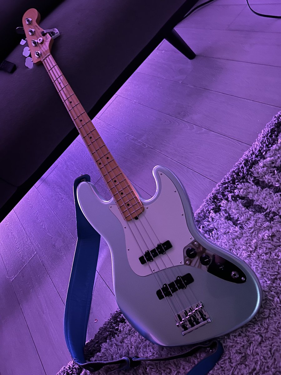 DragoOb1's tweet photo. 😎 @BassMagOnline @Fender professional series https://t.co/z4mpEg9PPa