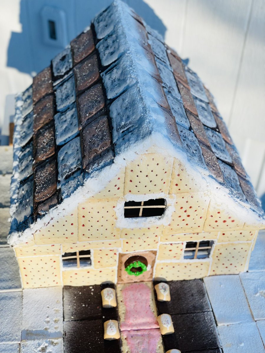 haylielindsey's tweet photo. Our twist on a traditional gingerbread house๐
๐
@PopTartsUS
#GingerbreadPopTartEntry https://t.co/j1pTtYuhLS
