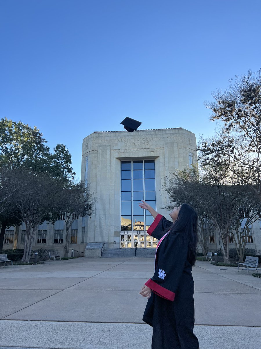 mskalfaro's tweet photo. I forgot to post these but… here are some grad pics !! @UHCOE https://t.co/JxwsPZ9aTC