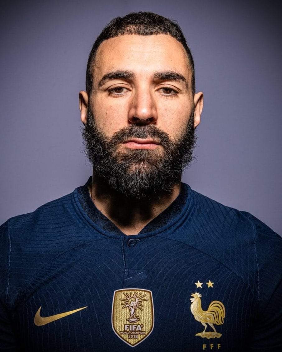 Loco_ST_'s tweet photo. 3 cadres qui sont content de sa blessure et son forfait.

Le staff médical qui précipite le programme de récupération qui entraîne sa blessure.

Il découvre en arrivant à Madrid que les résultats des examens qu’il a effectué au Qatar avec l’EDF ont été amplifiés.

⤵️ https://t.co/EchdjfVcxM