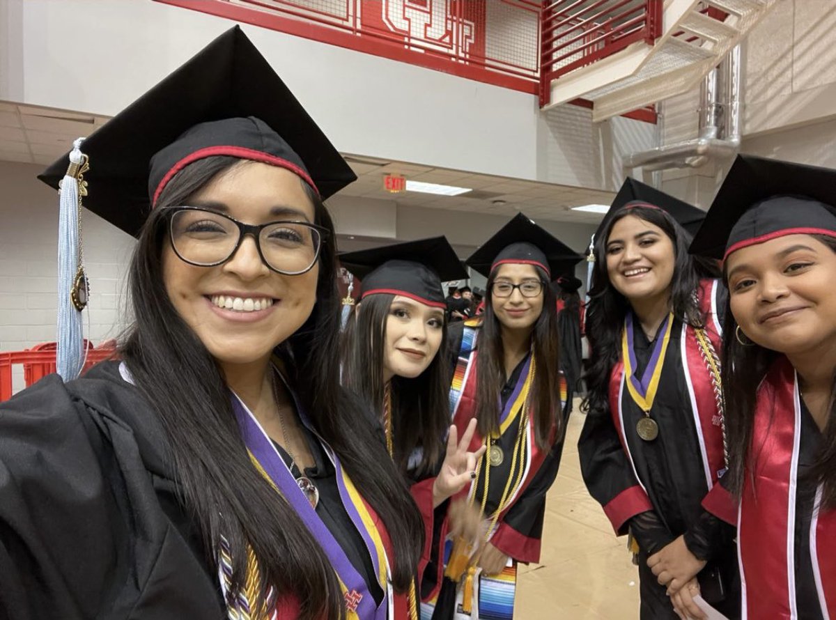 mskalfaro's tweet photo. Just wanted to shout-out these amazing teacher bffs I made throughout these last two years. I’m always super grateful for these girlies <3 https://t.co/xBycP4NoM5
