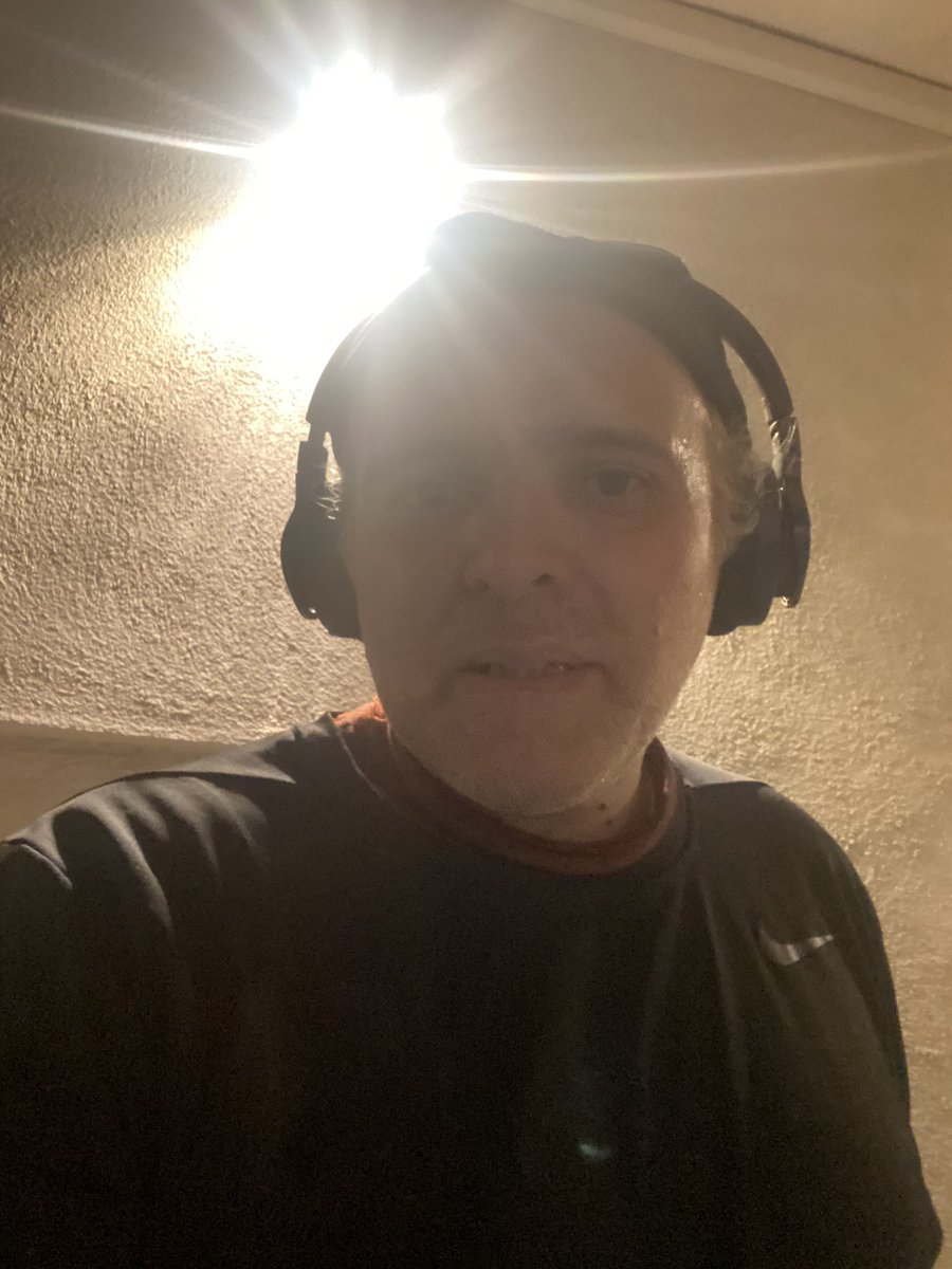 AHSmaine's tweet photo. Holidays party you said? Nah! Evening run is what gets me goin’ 🏃‍♂️🎆
#nightrun #grateful #crisp #upbeat #neverstop #heart #mykindofparty https://t.co/7tJxpQws8J