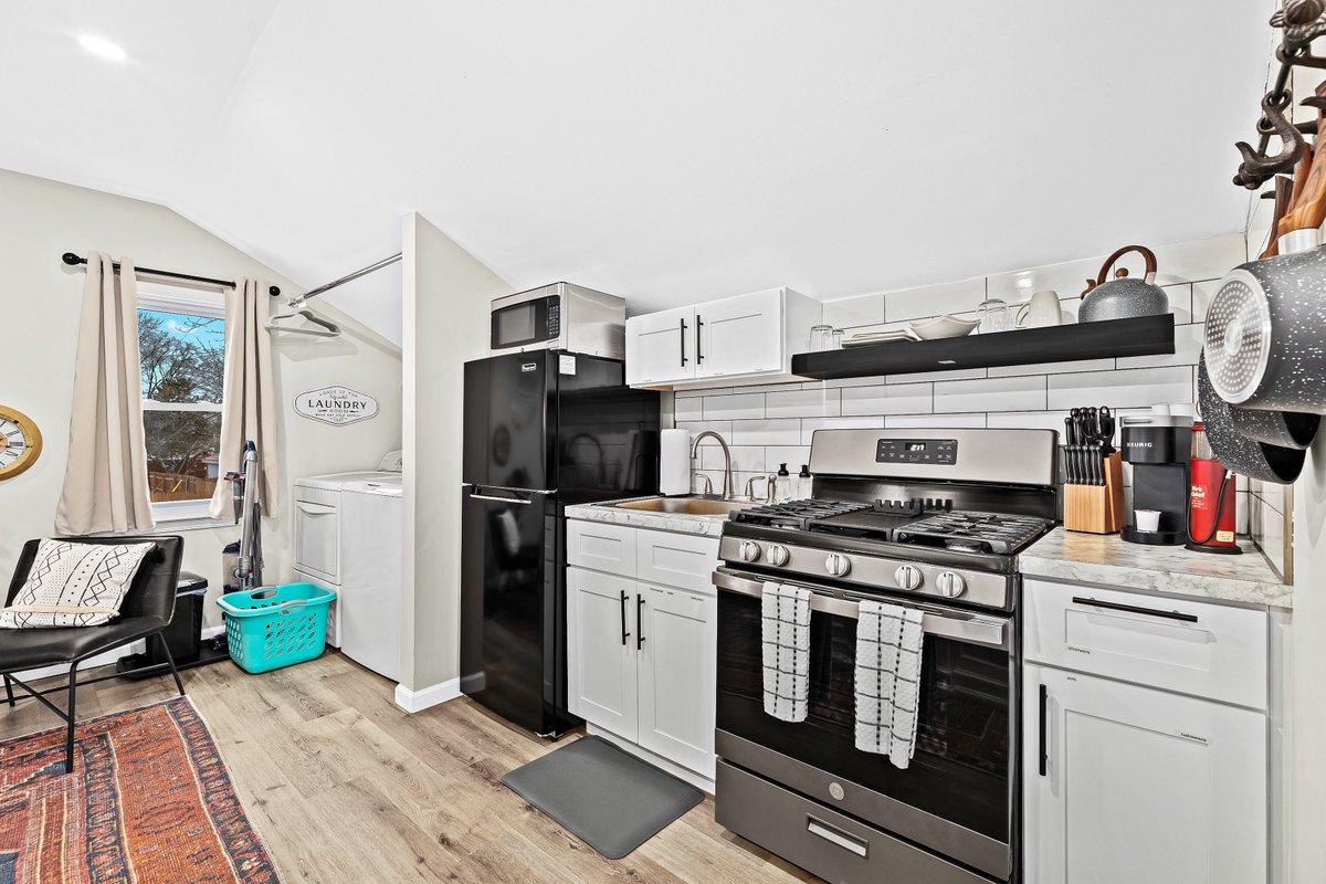 MJTraderPro's tweet image. Started 2022 with 5 furnished rentals

Just launched #30 today!!

My smallest apartment, only 350sqft

Our team crushed the design here…

Excited to bring it to market &amp;amp; see how she does 😎