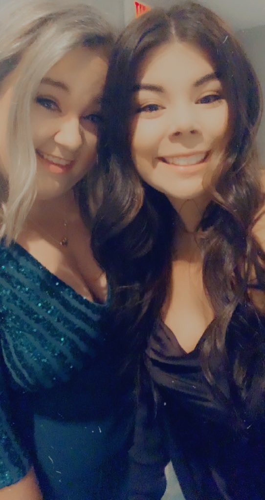 kitmidd's tweet image. fancy party tonight! my friend is single if anyone rich is willing to mingle xoxo 🤣