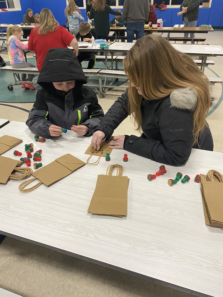 GigliottiVince's tweet photo. Angell PTA holiday craft night. What a blast! #angellisallthat #berkleydifference https://t.co/NAKbZCNlM7