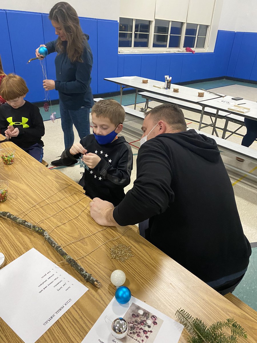 GigliottiVince's tweet photo. Angell PTA holiday craft night. What a blast! #angellisallthat #berkleydifference https://t.co/NAKbZCNlM7