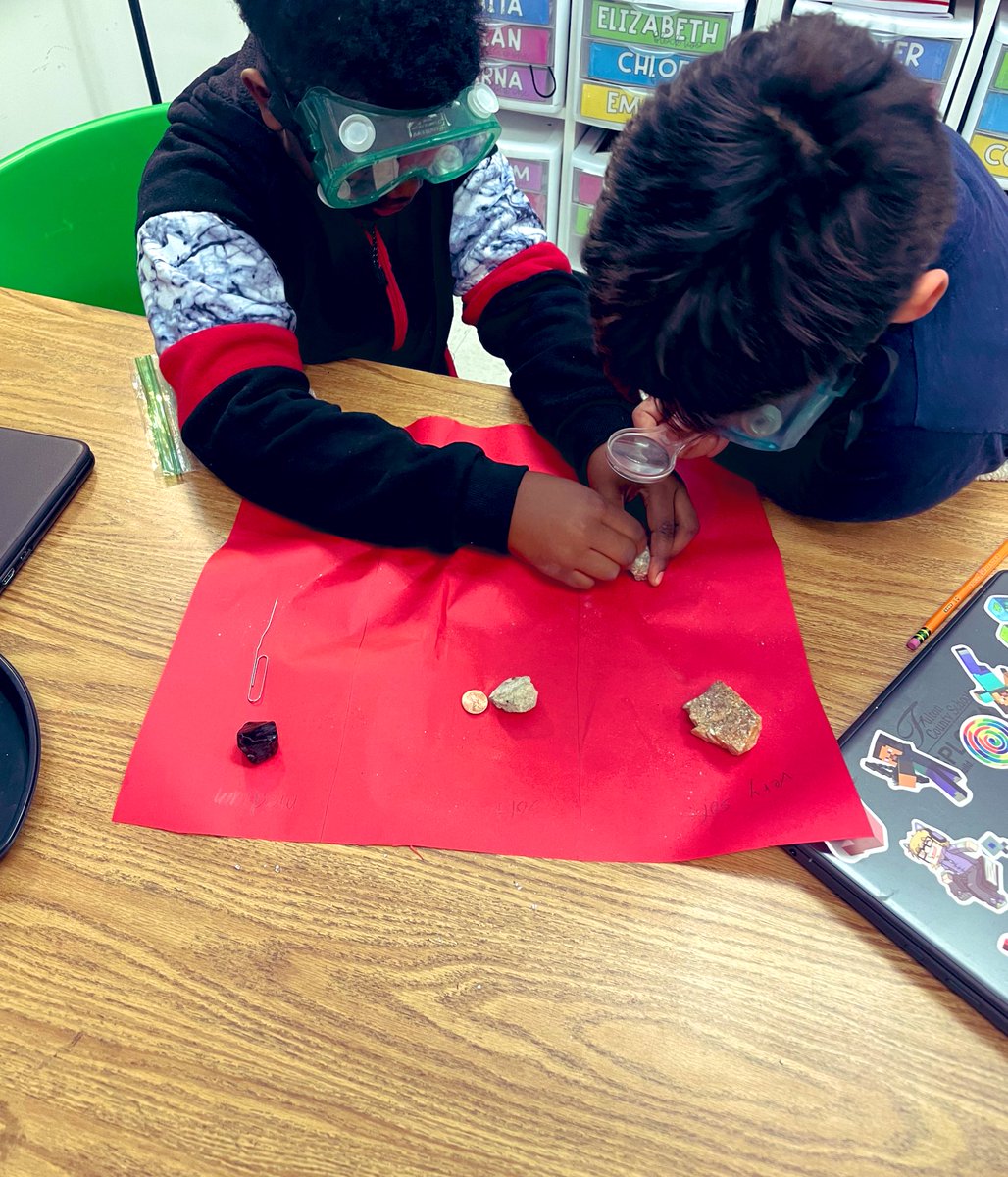 PowellinPrimary's tweet photo. This week was all about the physical attributes of rocks. #thirdgrade #scienceisourjam #rocksunit #sbcebobcats https://t.co/fG7Zzn3YwZ