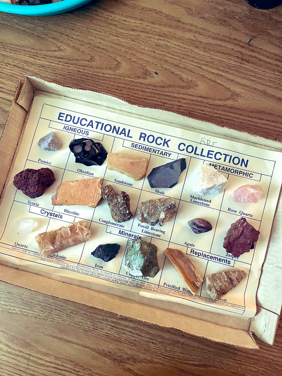 PowellinPrimary's tweet photo. This week was all about the physical attributes of rocks. #thirdgrade #scienceisourjam #rocksunit #sbcebobcats https://t.co/fG7Zzn3YwZ
