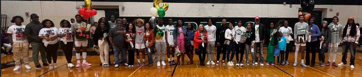 shsboysbball's tweet photo. So proud of these young men! Better people than players and that's saying something. #Family https://t.co/Gj15v139QU