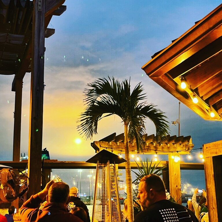 RustysInThePort's tweet photo. Liftoff!!! Standing room only on the deck tonight, stoked to see people still getting excited about launch nightsβ¦ at Rusty's at Port!!! (Thanks, Mike, for the pic!)πππ°ππΈππ€Β #congrats #spacex #spacecoast #launchshift #soacecoastskies #portcanaveral #rustysseafood https://t.co/bhNWaKEDid