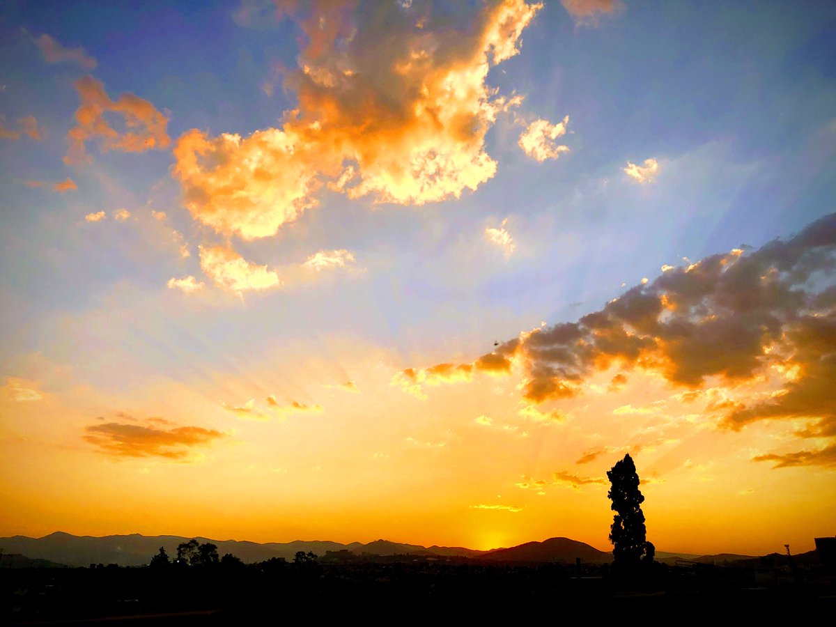 Atardecer de magia

Saludos desde nuestro hermoso Valle  de México  

Tlalnepantla de Baz, Estado de México 

#ClimaAlAire 
<a href="/mendezraq/">RAQUEL MÉNDEZ AVALOS</a>

<a href="/PaolaRojas/">Paola Rojas</a>
