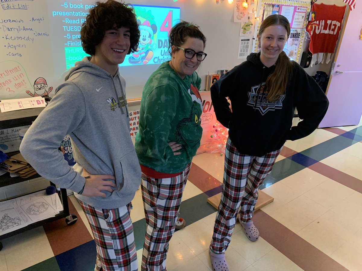 mrs_samfrye's tweet photo. Lots of Jammie twins today! ❤️💚🤍  @MonroeSupt @Htarin #thriveinthehive https://t.co/YlenwUpdEP