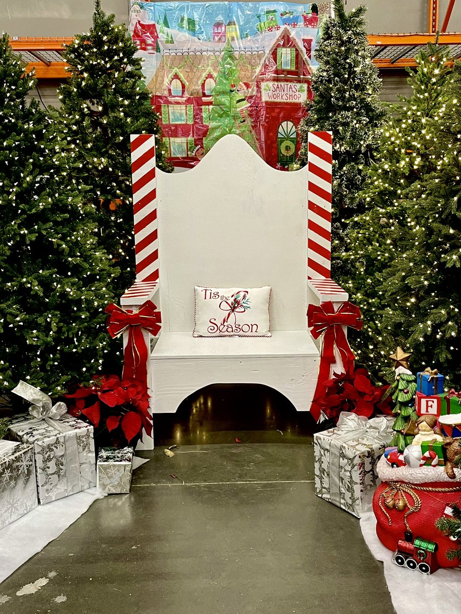 CorpusAmy's tweet photo. Getting ready for Santa tomorrow! #homeservices #THD6564 @13lucylu_HD @Jennifer_HD6564 @elizondo_iii @65fbea @smitty04 @HRMThomasTHD @krv237 @_Elisa_Cabrera https://t.co/huGyVvQyP9