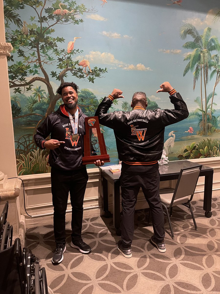 TaVarisJohnson9's tweet photo. GOD IS! WE GIVE GOD all the GLORY! 2022 STATE CHAMPS HIGHLANDER COUNTRY @CoachAG_3 @xmarcthespott @lwhs_f https://t.co/nYj3nTB20j