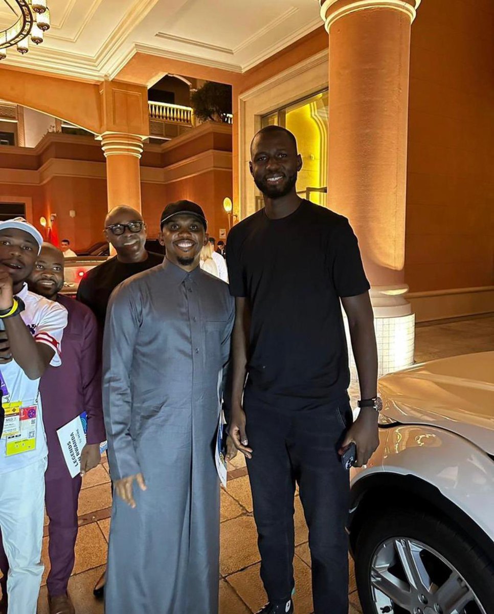 En fin j'ai rencontré mon idole <a href="/SamuelEtoo/">Samuel Eto'o</a> . Vous m’avez motivé quand j’étais dans la rue, les mots me manquent pour vous dire merci papa Eto’o 💪💪💪💪