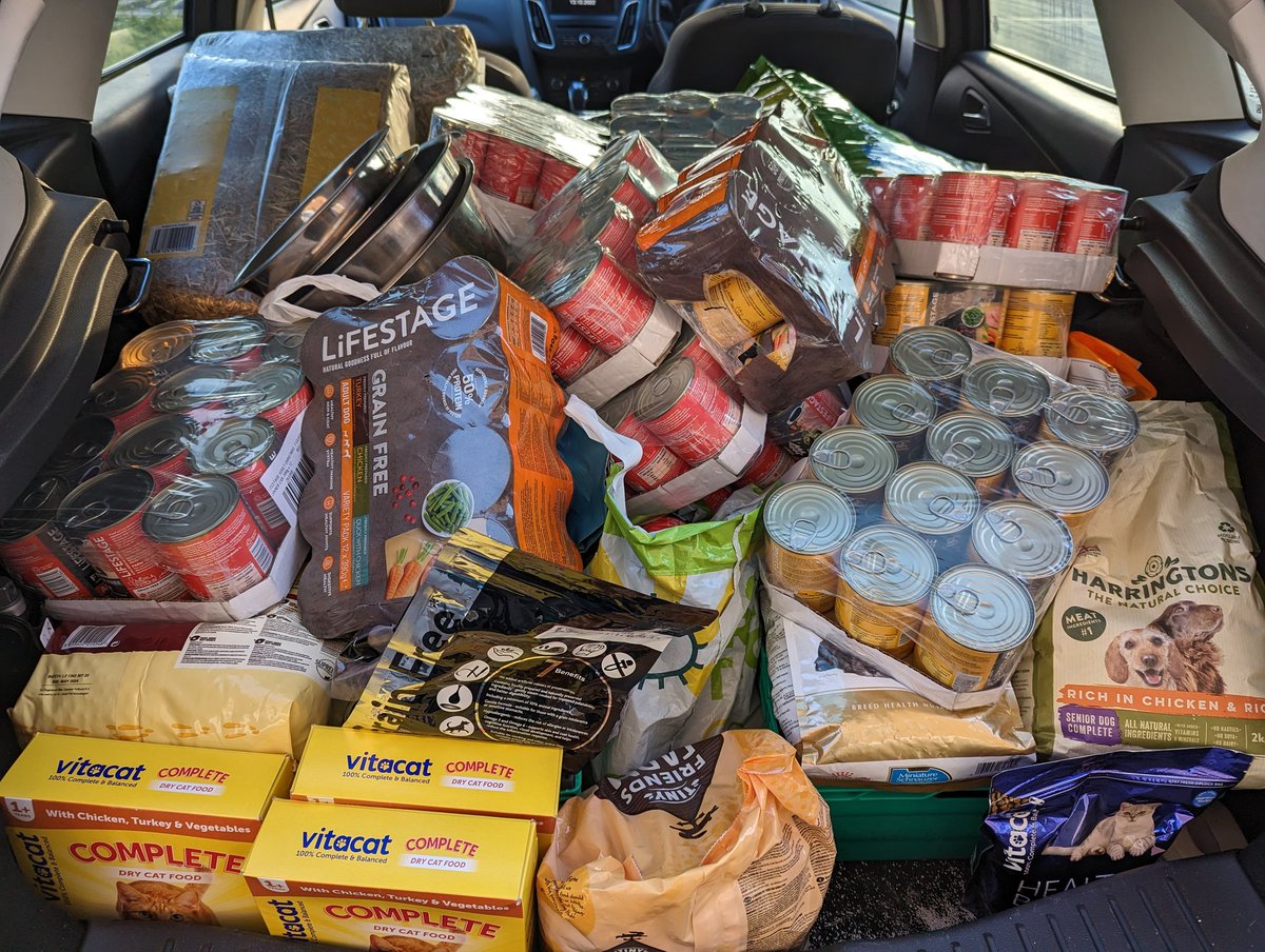 YourPetFoodBank's tweet photo. We rely purely on donations to allow us to do what we do, but we are running out of wet dog food! 

#nourisheverydog #butchers #petfoodbank https://t.co/DgV2Fw3dkj