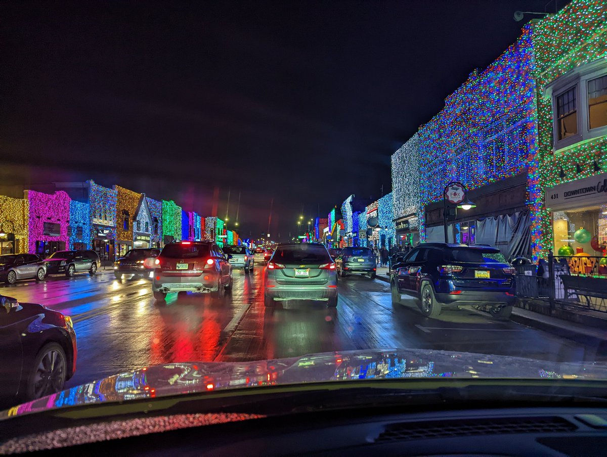 SteveB446's tweet photo. Downtown Rochester, MI is so pleasant to drive through this time of year. @robhild https://t.co/jh2NkPy3gQ