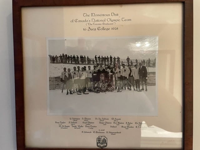 TimWharnsby's tweet photo. #buttercut Bill Sullivan reminds me my book Gold on the 2002 CAN men's hockey team is a perfect stocking stuffer for sports fans. His granddad Frank is 3rd on the left, goalie is great uncle Senator Joe of 1928 UofT Grads gold team. H.Ballard is guy with stick, 3rd from right. https://t.co/yH9e9uFkcD