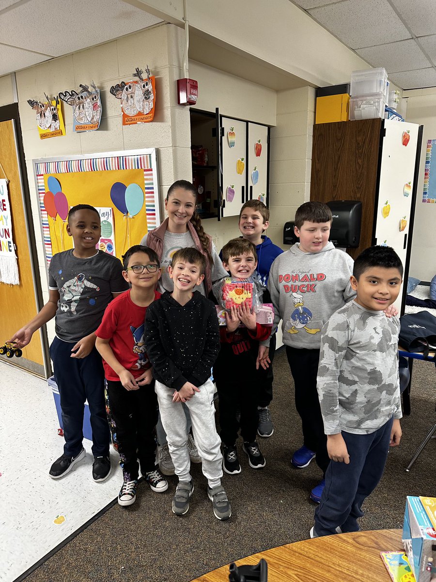 MrsFilozof_FTS's tweet photo. A huge thank you to Gabriella Verzolini, Monmouth University’s NSSLHA Chapter president and @ryanstoyroundup for donating toys to students at @CRA_Bulldogs 🐾 The students were so happy and thankful for your generosity 💕 @CRAMrMillaway @Amy_Cerulo @MissWeis16 @VerzoliniCRAS https://t.co/EiG36TQwJP