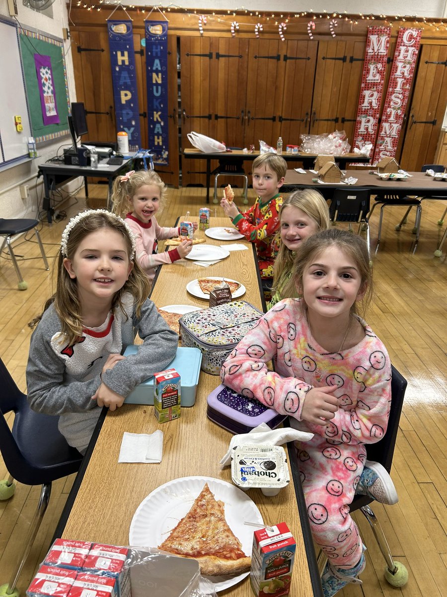 Oh what fun it is to make gingerbread houses during our Teacher Treasure lunch date!! What masterpieces!  @TisdaleSchool <a href="/RPEFNJ/">Ramsey Ed Foundation</a>