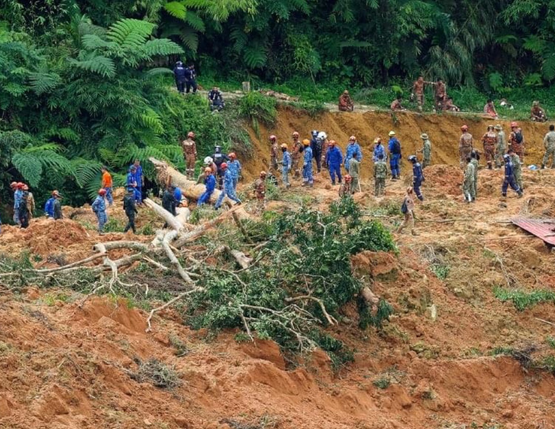 Saya menzahirkan dukacita dan takziah kepada mangsa dan keluarga yang terlibat dalam insiden tanah runtuh di Father’s Organic Farm, Gohtong Jaya, Batang Kali. Saya bersama rakyat Malaysia mendoakan Moga dipermudahkan segala perkara yang diusahakan dan dibantu.