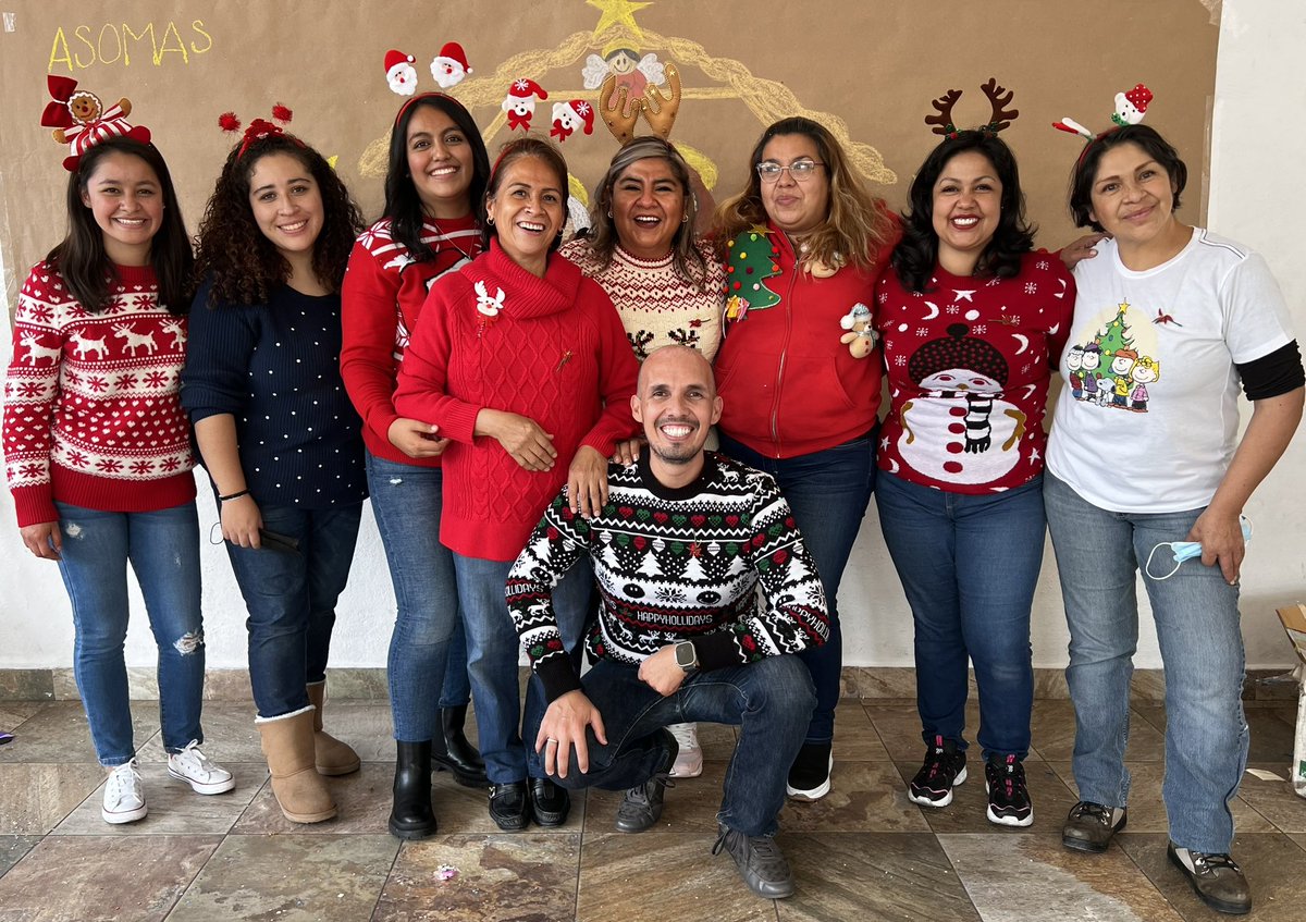 raulgtzoficial's tweet photo. Siempre trabajar con las mejores es garantía! Ellas son las maestras de educación especial que lleva toda la Responsabilidad de la institución #asomas de niños #sordoceguera sin su trabajo, su amor, vocación y servicio! Nada sería posible! https://t.co/u5Ucna8V7u