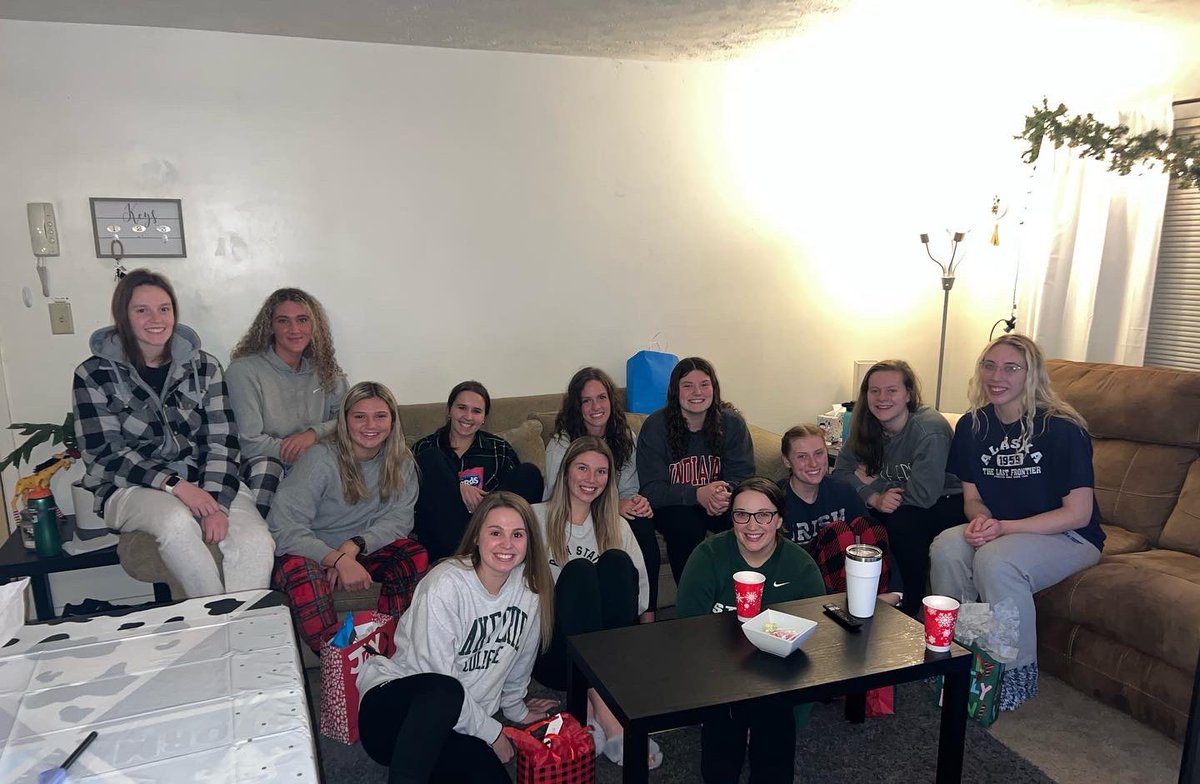 lakeeriewbb's tweet photo. Merry Christmas from Lake Erie Women’s Basketball! 🎄🎁 https://t.co/zRmRc6xJqt