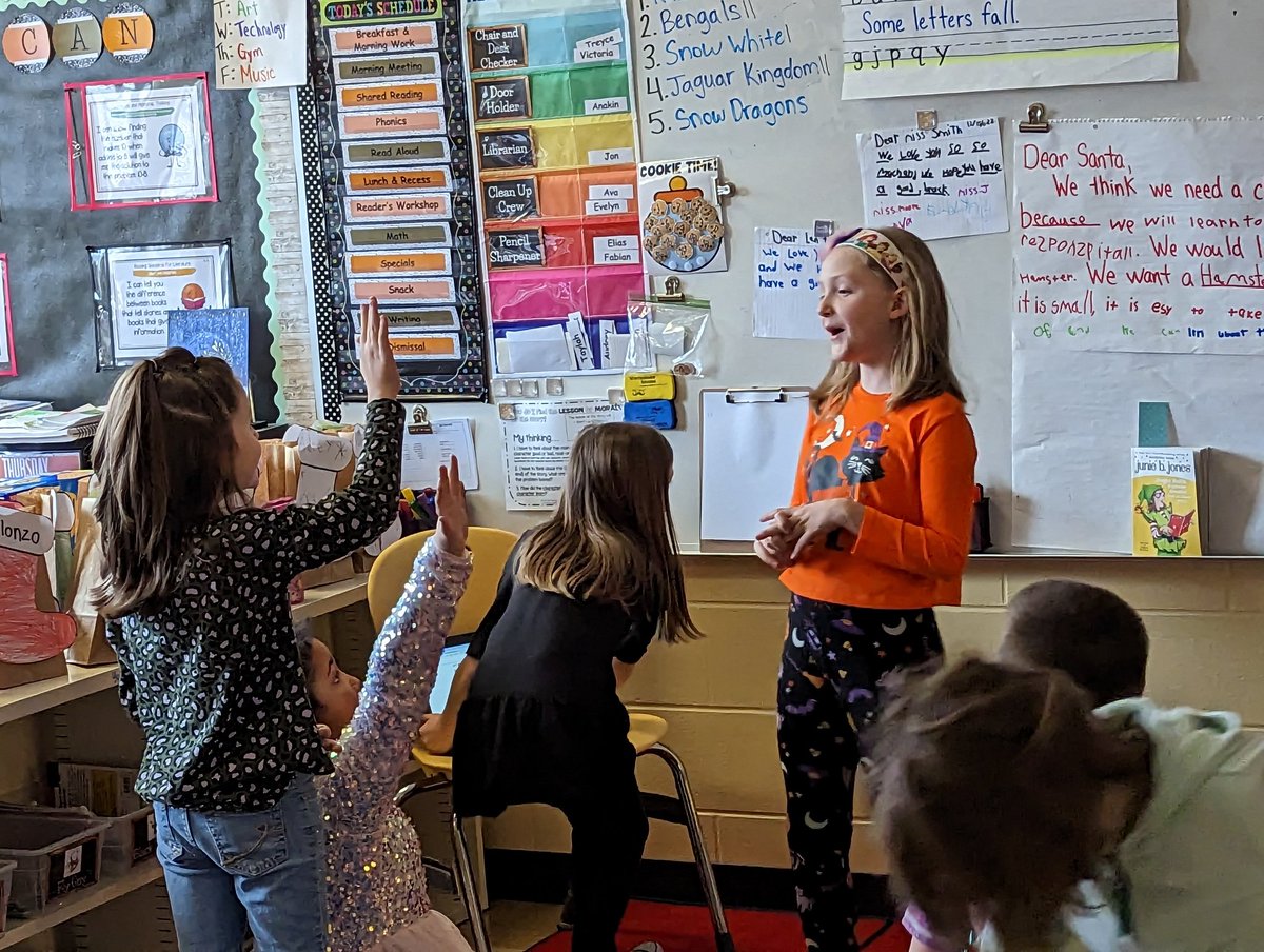 lalehnhoff's tweet photo. My 💙 grew 3x as I saw my students play Community Writing during Fun Friday time! It is a part of our daily lesson when we write together as a class &amp; seeing these girls play showed me how much that time means to them &amp; that the lessons stick with them! #OneLinden https://t.co/DBWkAHNbVP