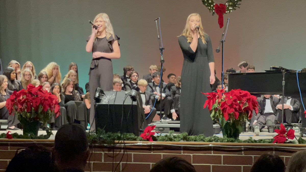 CantonHSChoir's tweet photo. More pics of all the Christmas fun! https://t.co/kx7YEkWT2a