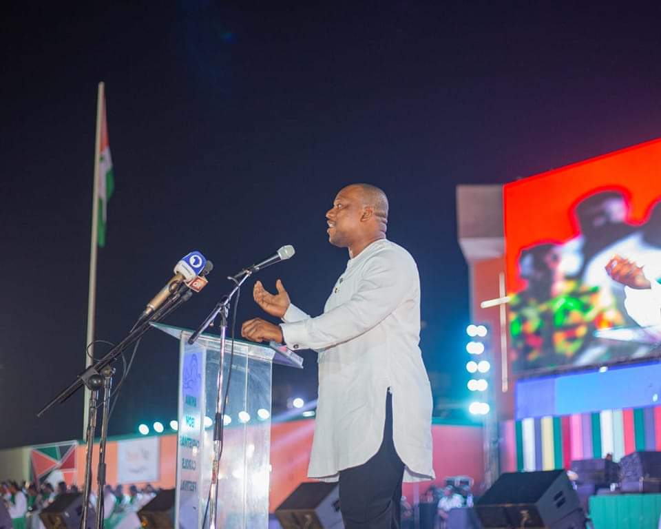EmemIsongQota's tweet photo. Leader’s are not appreciated when they are around but they are celebrated when they have left. ~ Ini Ememobong  

#AKCAROLSFEST2022 
 #ExpectMore https://t.co/PZ8lIIZ3FG